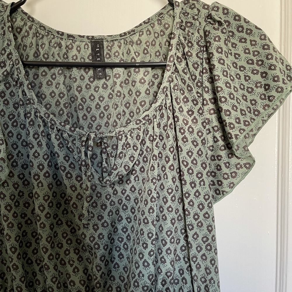 Everly Peasant Dress - Picture 2 of 3